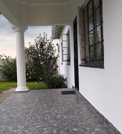 Cheers Guest House Evander Bagian luar foto