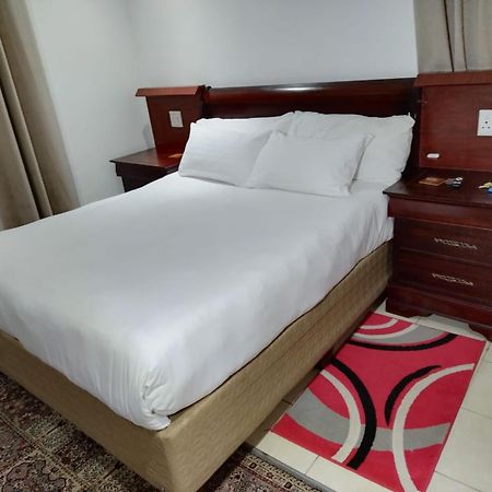 Cheers Guest House Evander Bagian luar foto