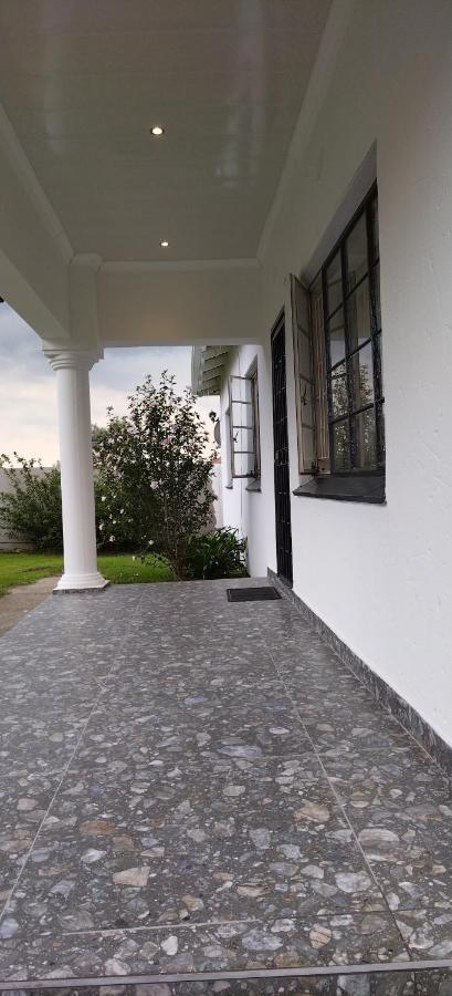Cheers Guest House Evander Bagian luar foto