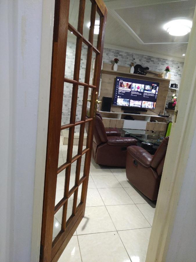 Cheers Guest House Evander Bagian luar foto