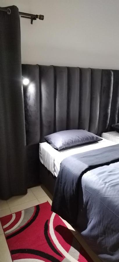 Cheers Guest House Evander Bagian luar foto