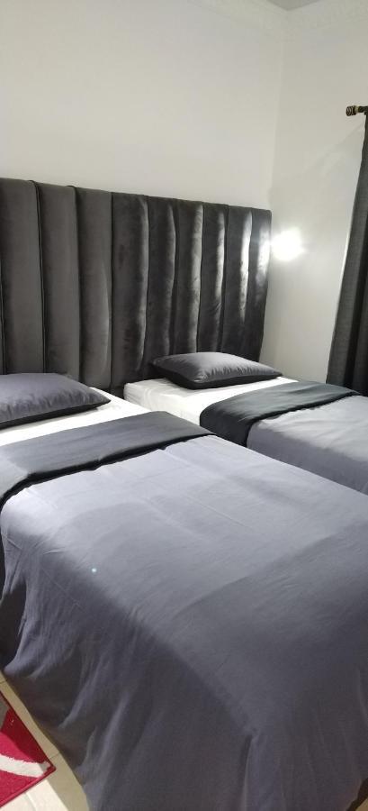 Cheers Guest House Evander Bagian luar foto