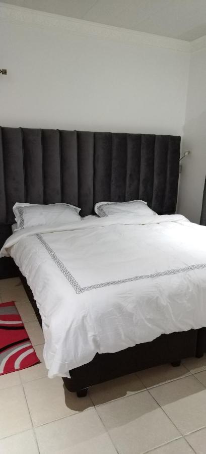 Cheers Guest House Evander Bagian luar foto