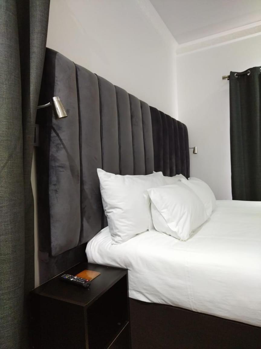 Cheers Guest House Evander Bagian luar foto