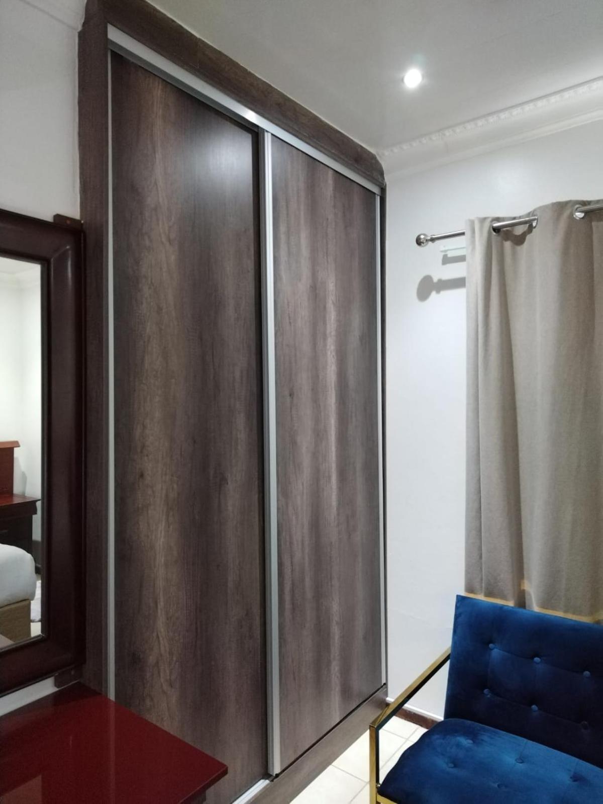 Cheers Guest House Evander Bagian luar foto